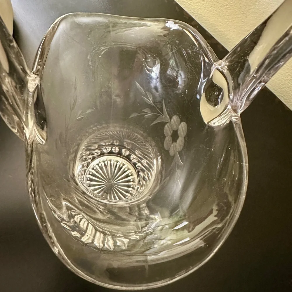 HEISEY GLASS BASKET VASE. CLEAR GLASS WITH ETCHED FLOWER & STEMS.